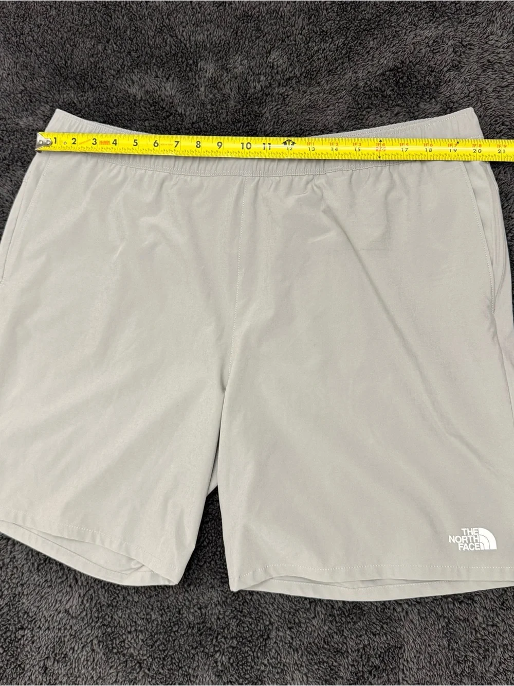 North Face Shorts Mens Size 2XL Outdoor Workout Lightweight Activewear Gray